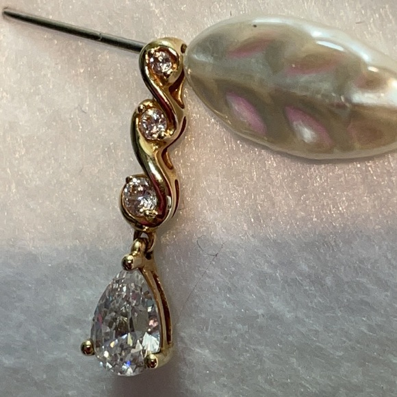 10K and CZ pendant. 3/4” - Picture 4 of 12